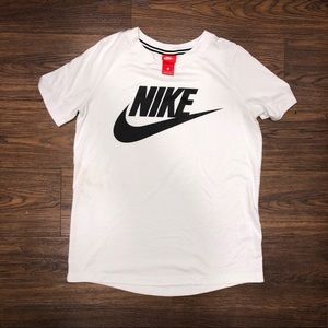 Women’s NIKE Tee